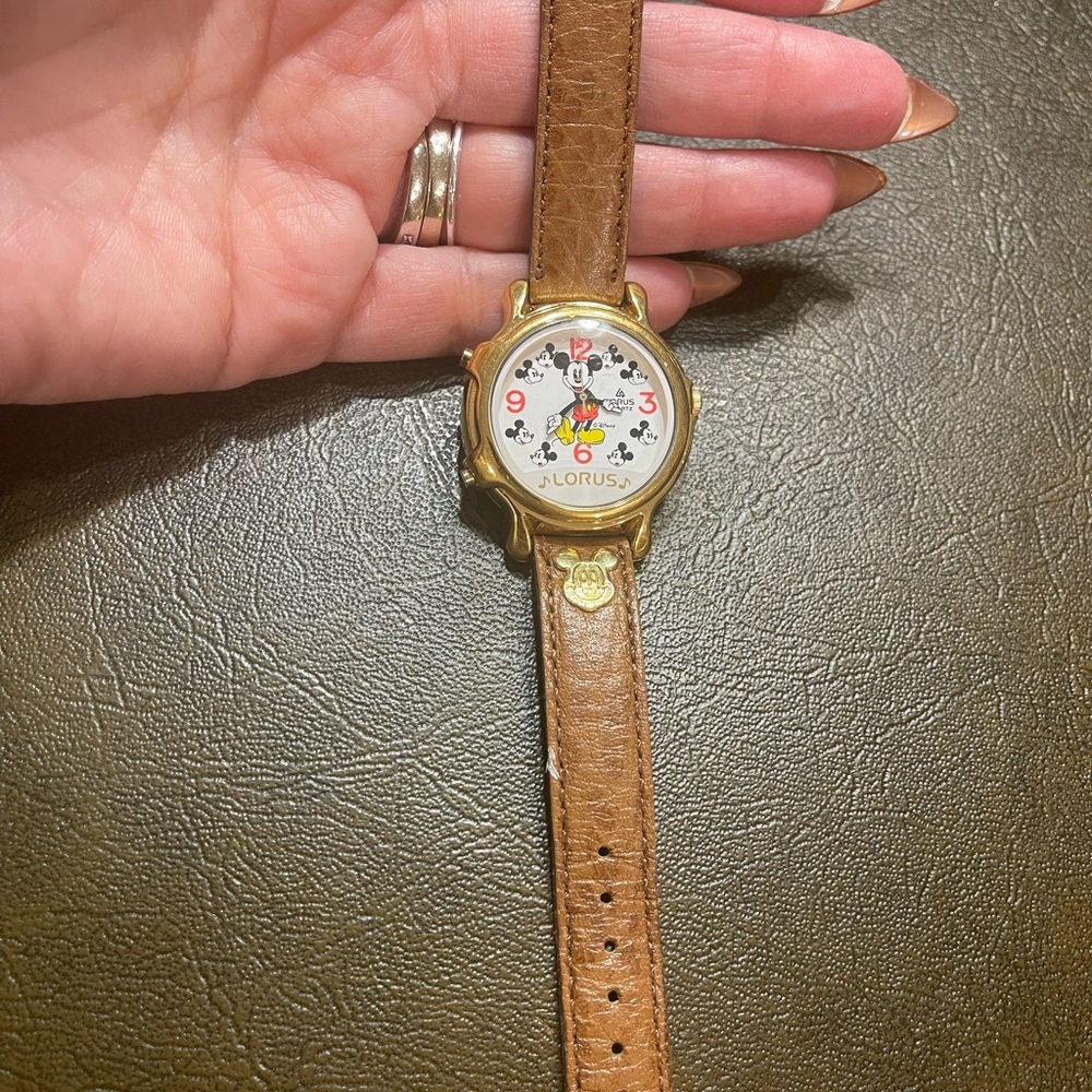 Vintage Mickey Mouse watch! - Picture 2 of 2